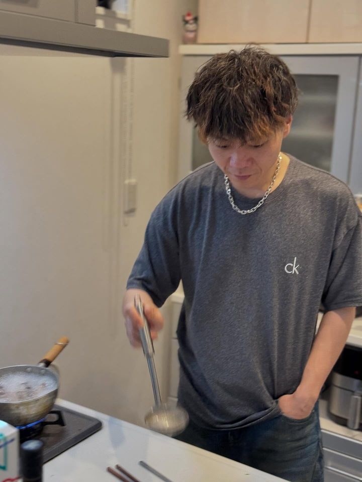 ▲▼Ryu做飯照（圖／翻攝自Threads）
