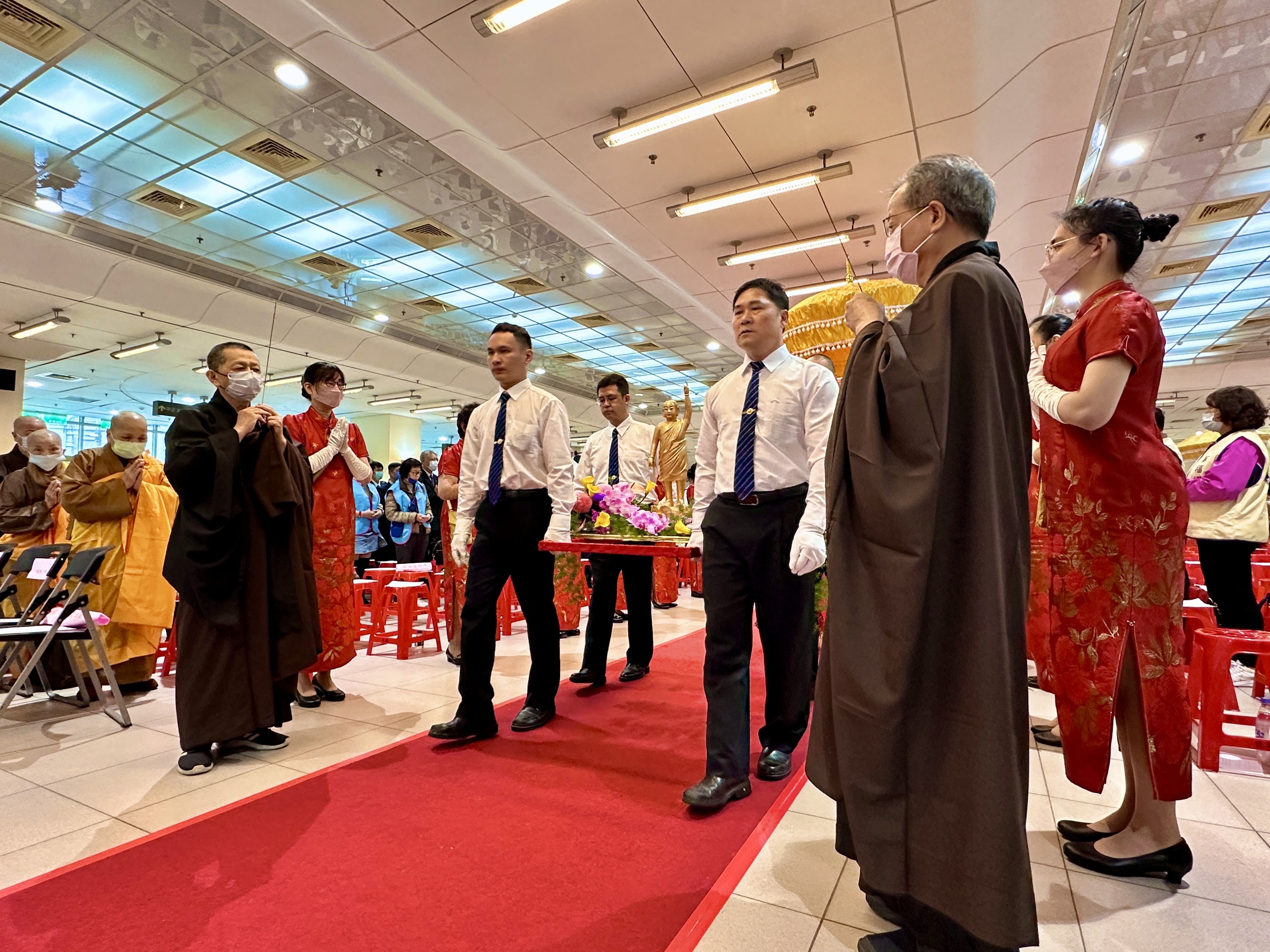 ▲新北浴佛慶佛誕！千人共沐香湯祈祥和。（圖／新北市佛教會提供）