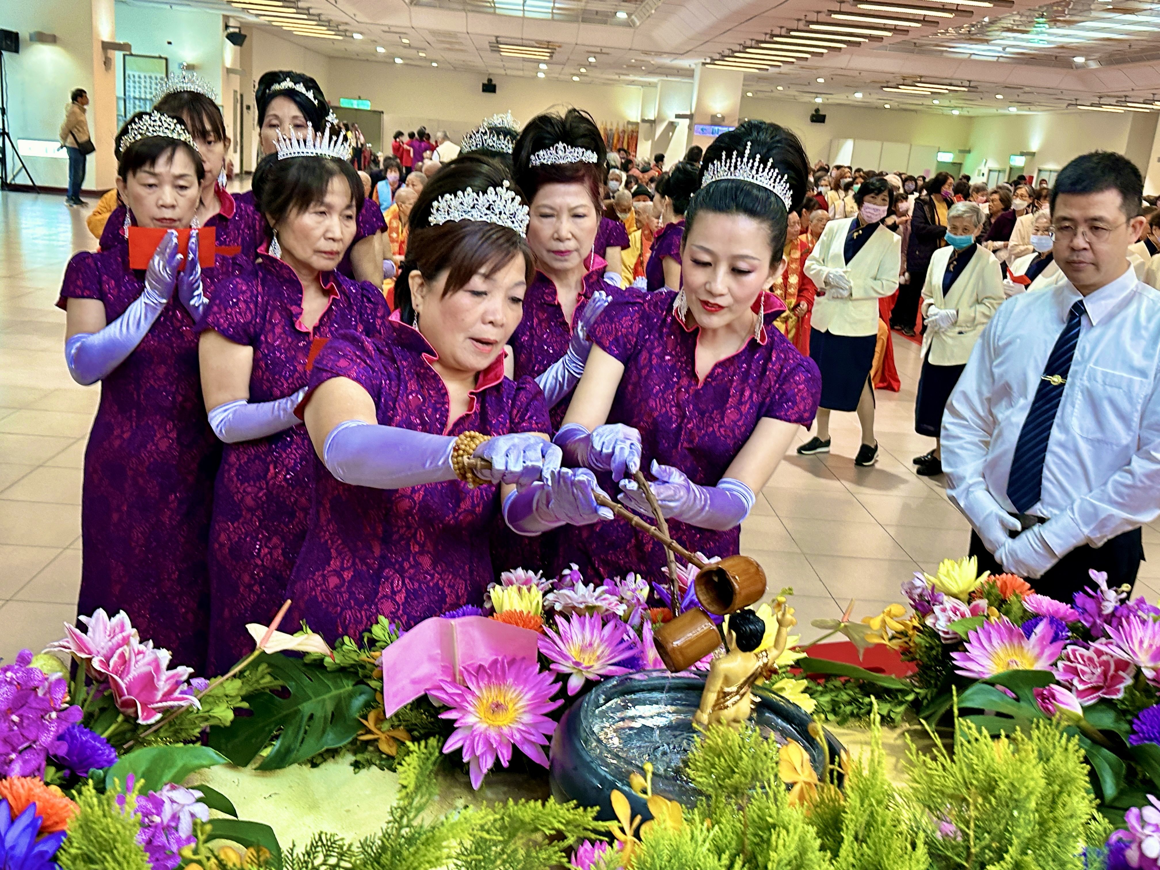 ▲新北浴佛慶佛誕！千人共沐香湯祈祥和。（圖／新北市佛教會提供）