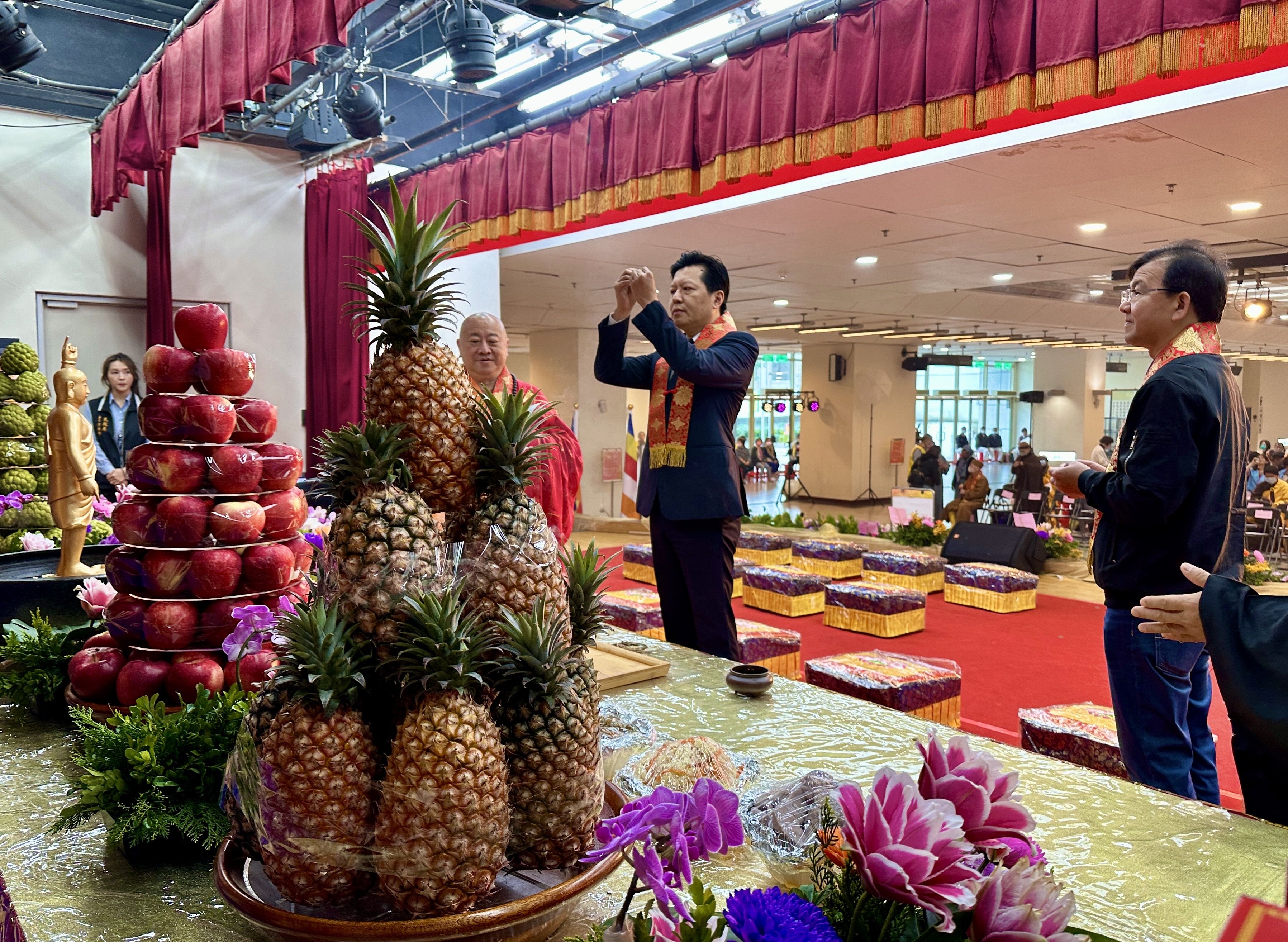 ▲新北浴佛慶佛誕！千人共沐香湯祈祥和。（圖／新北市佛教會提供）