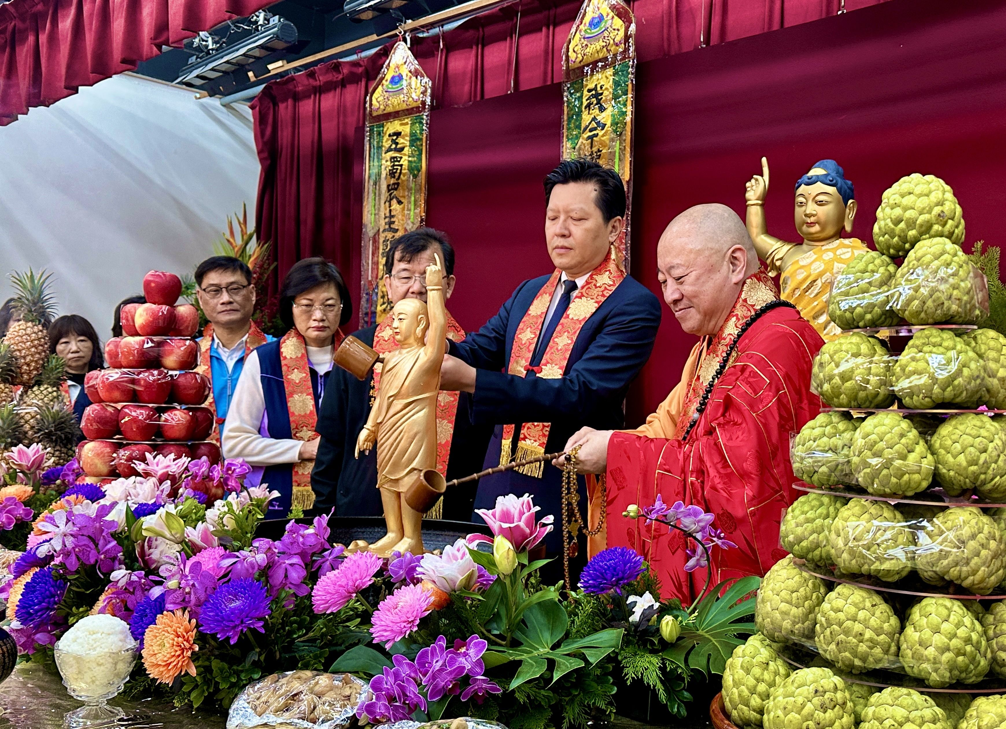 ▲新北浴佛慶佛誕！千人共沐香湯祈祥和。（圖／新北市佛教會提供）