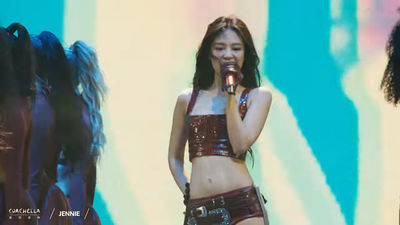 Jennie登上科切拉超殺!性感扭纖腰熱唱1小時 霸氣喊麥:X的,辣爆
