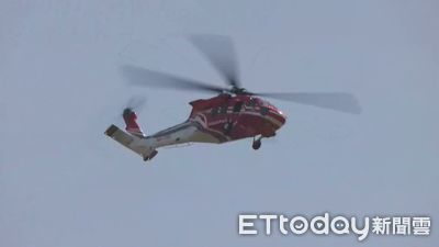 快訊/黑鷹直升機來救火了! 陽明山小油坑狂燒30公頃