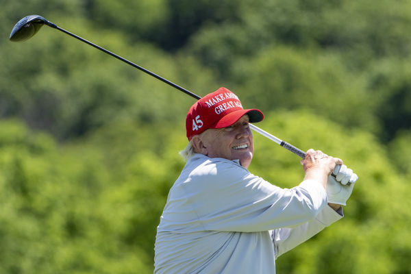 ▲▼美國總統川普（Donald Trump）打高爾夫球。（圖／達志影像／美聯社）