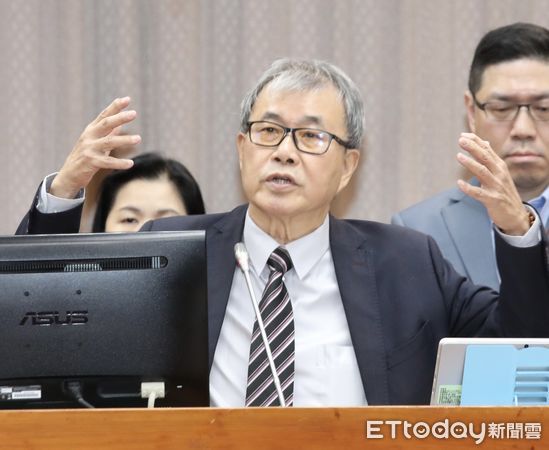 ▲▼教育部長鄭英耀  答詢  罷免連署站進入校園相關 立法院教育文化委員會。（圖／記者屠惠剛攝）