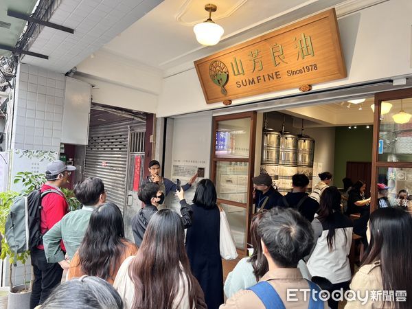 ▲花蓮新創基地進駐團隊跨縣市參訪台北老字號製油廠，取經品牌轉型心法。（圖／花蓮縣政府提供，下同）