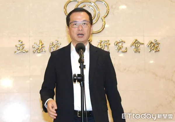 ▲▼羅智強 聯訪 說明辦公室主任陳冠安遭帶走。（圖／記者屠惠剛攝）