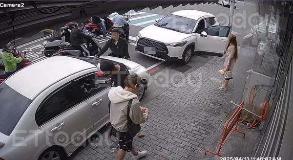 ▲▼     基隆男當街巧遇欠錢女，竟與2友堵車、砸窗，當場被警方逮捕        。（圖／民眾提供）