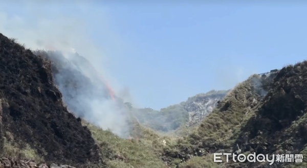 ▲▼ 陽明山小油坑火燒山，勇消上山救火。（圖／記者黃宥寧攝，下同）