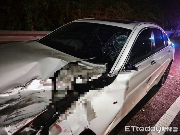 ▲台1線306公里台南市官田段4月12日晚上發生1起肇事逃逸死亡車禍，造成1名女移工死亡，另2名移工受傷，涉嫌肇事逃逸的25歲吳姓男子向警方投案。（圖／記者林東良翻攝，下同）