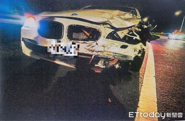 ▲台1線306公里台南市官田段4月12日晚上發生1起肇事逃逸死亡車禍，造成1名女移工死亡，另2名移工受傷，涉嫌肇事逃逸的25歲吳姓男子向警方投案。（圖／記者林東良翻攝，下同）