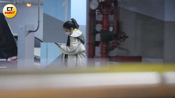 專屬接送情1／曾自爆冒粉紅泡泡　林思宇收工被護花使者接回家