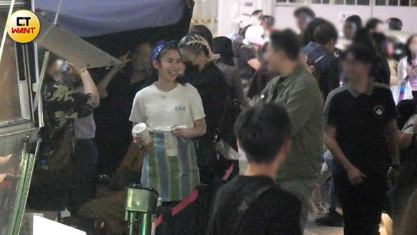 專屬接送情1／曾自爆冒粉紅泡泡　林思宇收工被護花使者接回家