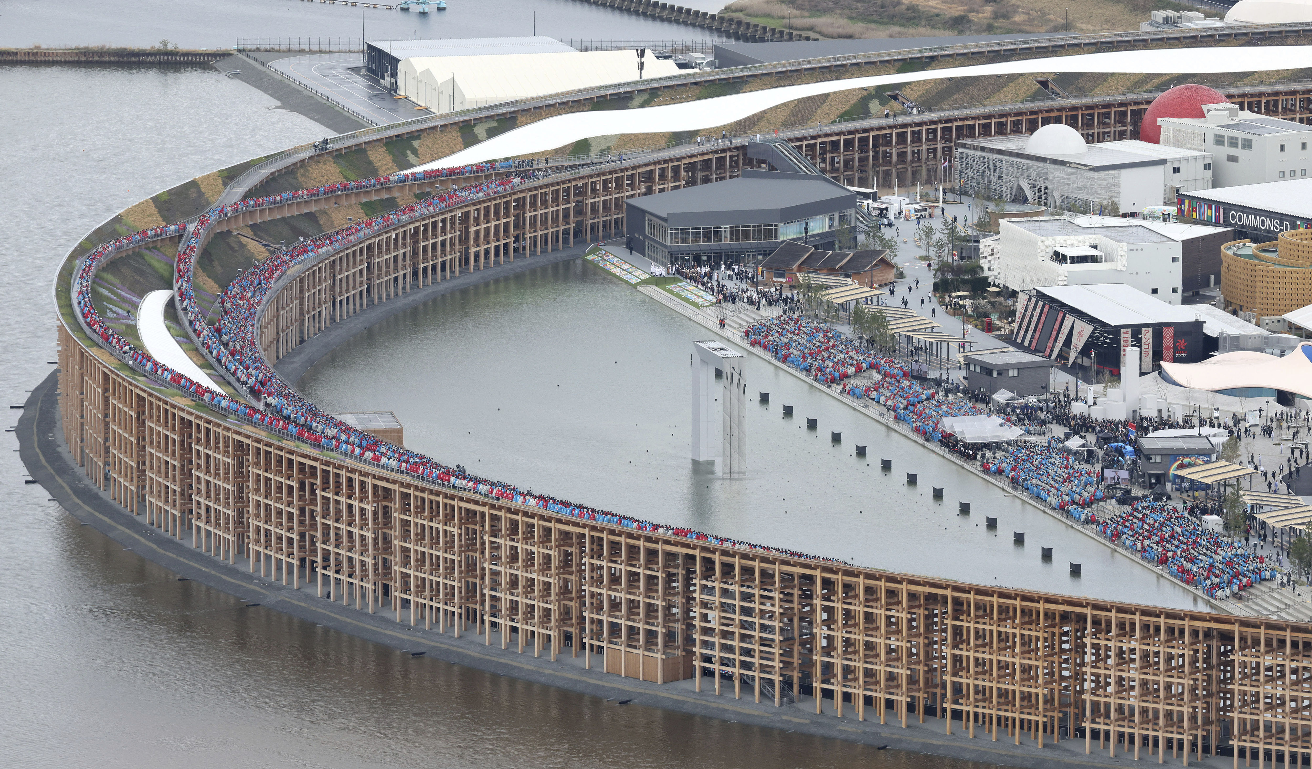 ▲▼圍成一圈的大阪世博會場「大屋頂環」。（圖／達志影像／美聯社）