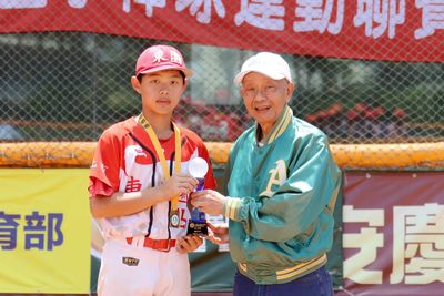 東園國小國小硬聯隊史首冠！劉韋亨開轟拿MVP　個人獎名單出爐