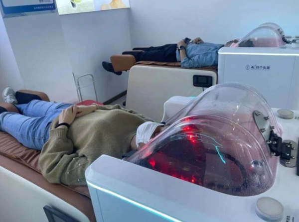 ▲▼廣州AI洗頭只需13分鐘。（圖／翻攝自微博）