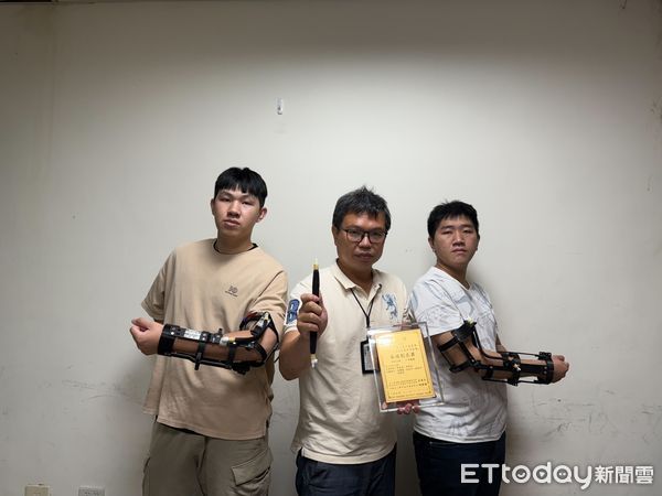 ▲崑山科技大學屢創佳績，其中發明專利申請數更是連續7年穩坐全國私校第一寶座，自2021至2024年度亦蟬聯全國私校發明專利申請數與獲證數雙料冠軍，展現強大研發與創新能量。（圖／記者林東良翻攝，下同）