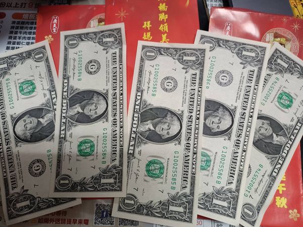 ▲廣天宮舉辦媽祖慶典送美金當壓轎金。（圖／民眾提供）