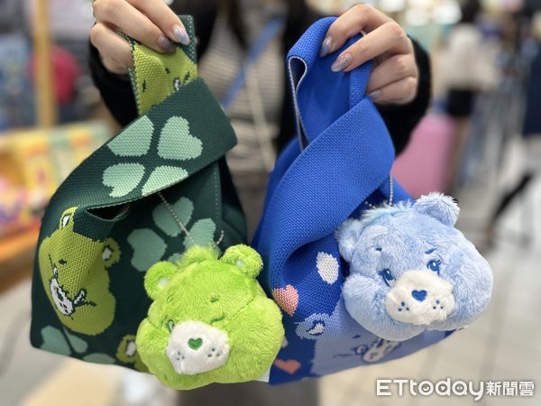 ▲▼歡樂熊粉暴動了！家樂福推出「2025 Care Bears」加價購。（圖／記者林育綾攝）