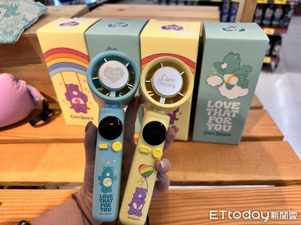 ▲▼歡樂熊粉暴動了！家樂福推出「2025 Care Bears」加價購。（圖／記者林育綾攝）