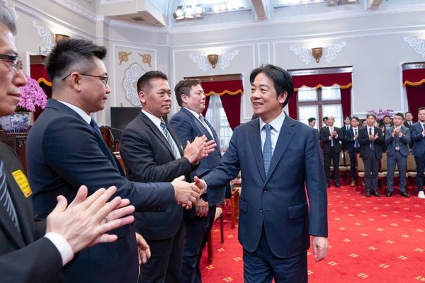 ▲▼總統賴清德接見「社團法人國立臺北科技大學經營管理系、工業工程與管理系及資訊與財金管理系等3系所友會」，結果意外變成因應台美關稅戰的「產業傾聽之旅」。（圖／總統府提供）