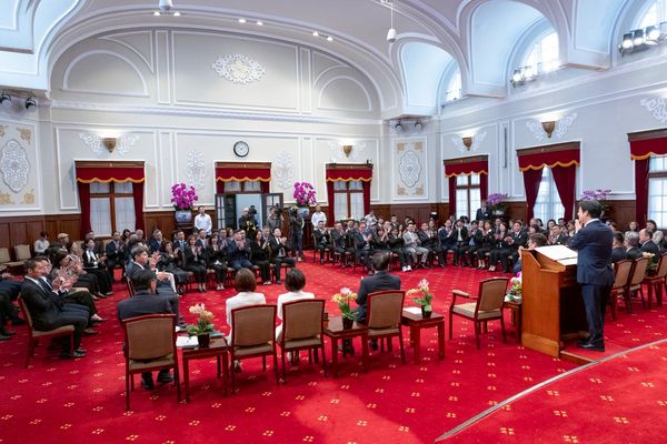 ▲▼總統賴清德接見「社團法人國立臺北科技大學經營管理系、工業工程與管理系及資訊與財金管理系等3系所友會」，結果意外變成因應台美關稅戰的「產業傾聽之旅」。（圖／總統府提供）