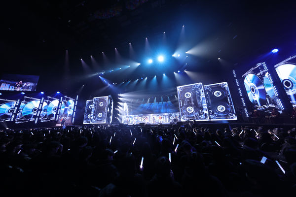 ▲▼由文化總會製作之除夕特別節目《WE ARE 我們的除夕夜》，今（14）獲國際獎項鍍金肯定，2025年繆思創意獎（MUSE Creative Awards）中，《WE ARE》於「活動：演唱會」此分類，奪得最高榮譽鉑金獎（Platinum）獎。（圖／文化總會提供）