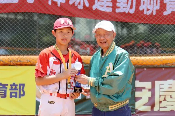 ▲劉韋亨開轟拿MVP。（圖／學生棒聯提供）
