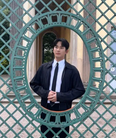 ▲金秀賢的臉被打馬賽克。（圖／翻攝自《本命的本命》、金秀賢ig）