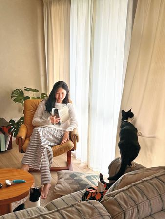 鍾瑶對於新家的採光相當滿意，花了300萬元打造舒適空間。（鍾瑶提供）