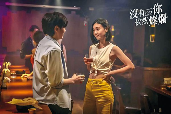 瑶（右）主演多部戲劇女一，但近兩年遇到戲劇寒流，多出不少時間。（時創影業提供）
