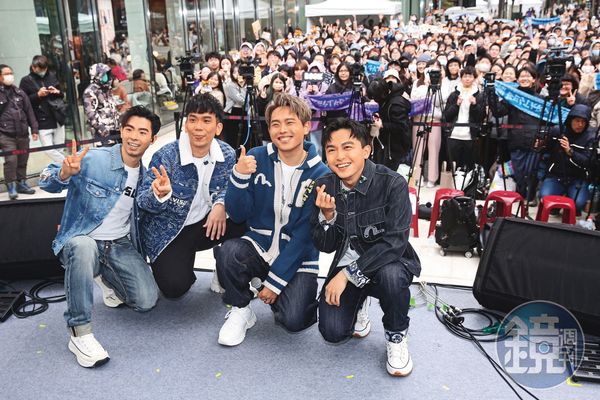 理想混蛋推出第3張專輯《半熟理想Sunny-Side Up》，其中〈離開的一路上〉成了新夯曲，更在YouTube上累積約3,300萬次點閱。