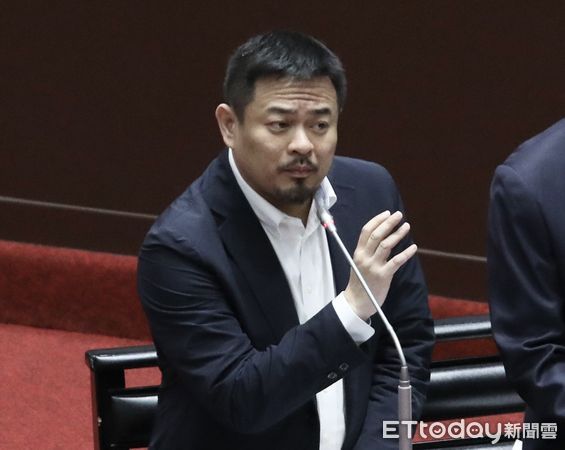 ▲▼勞動部長洪申翰  卓榮泰 立法院院會。（圖／記者屠惠剛攝）