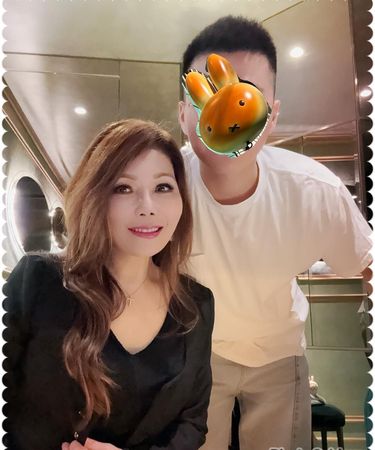 ▲張雅琴(左)愛兒大衛即將到美國念研究所，當媽媽的她也是獻上祝福。（圖／翻攝張雅琴臉書）