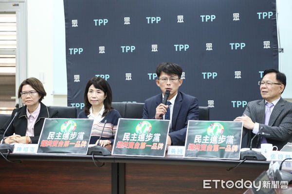 ▲民眾黨立委黃國昌出席「民進黨窮到只剩共諜？」記者會。（圖／記者林敬旻攝）