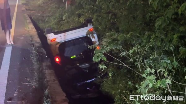 ▲雲林翻車事件，媽媽載2名幼童去安親班接大女兒，途中發生事故。（圖／記者游瓊華翻攝，下同）