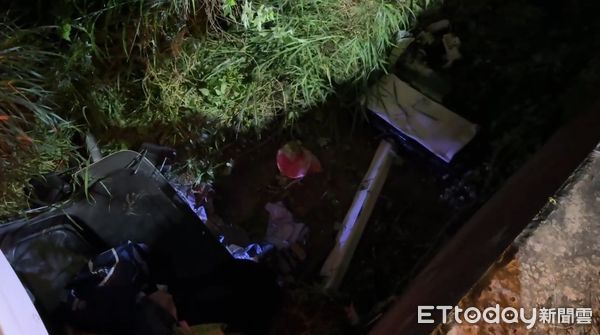 ▲雲林翻車事件，媽媽載2名幼童去安親班接大女兒，途中發生事故。（圖／記者游瓊華翻攝，下同）