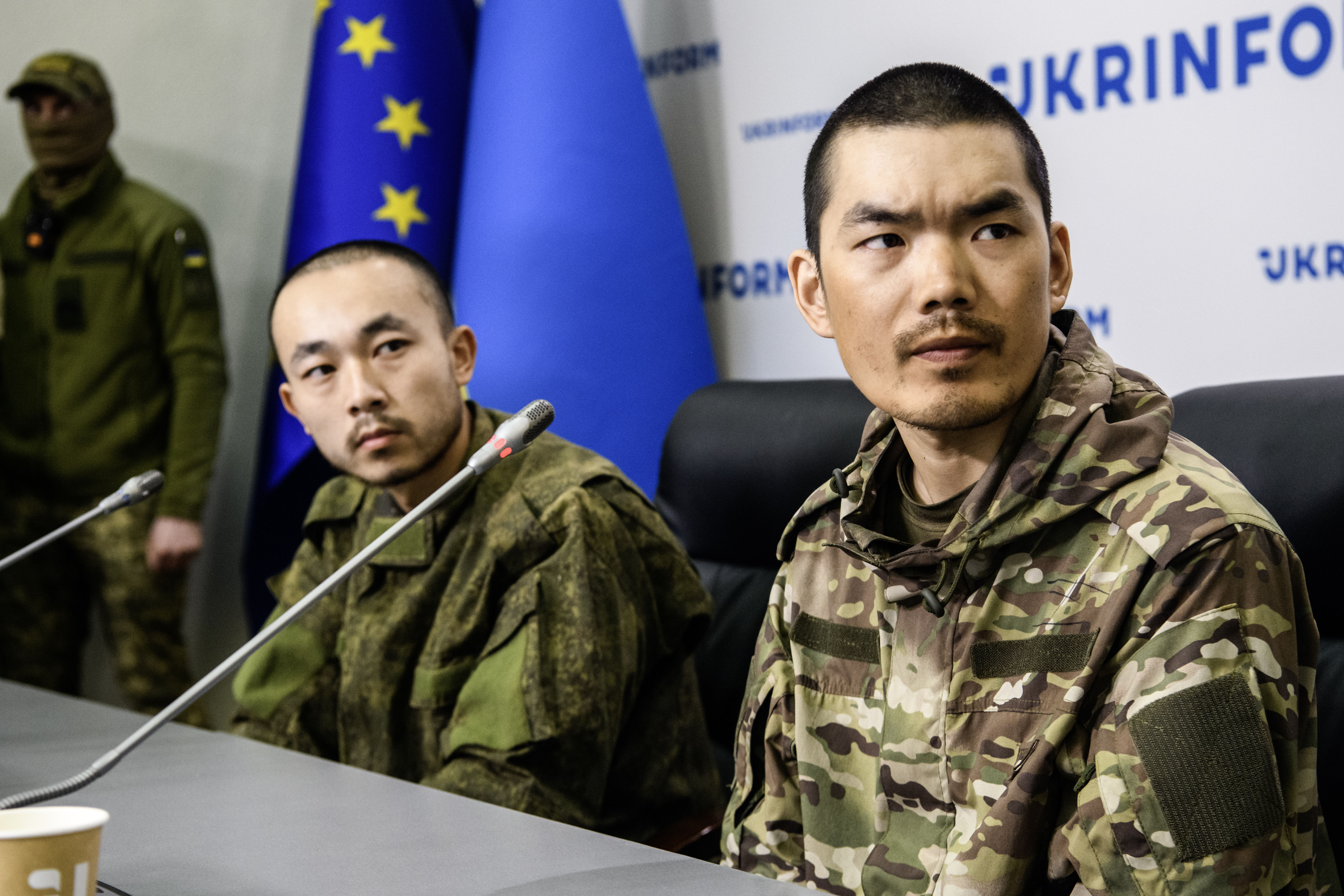 ▲▼到俄羅斯參戰遭烏克蘭俘虜的中國籍傭兵王廣軍（右）與張仁波（左）。（圖／路透）