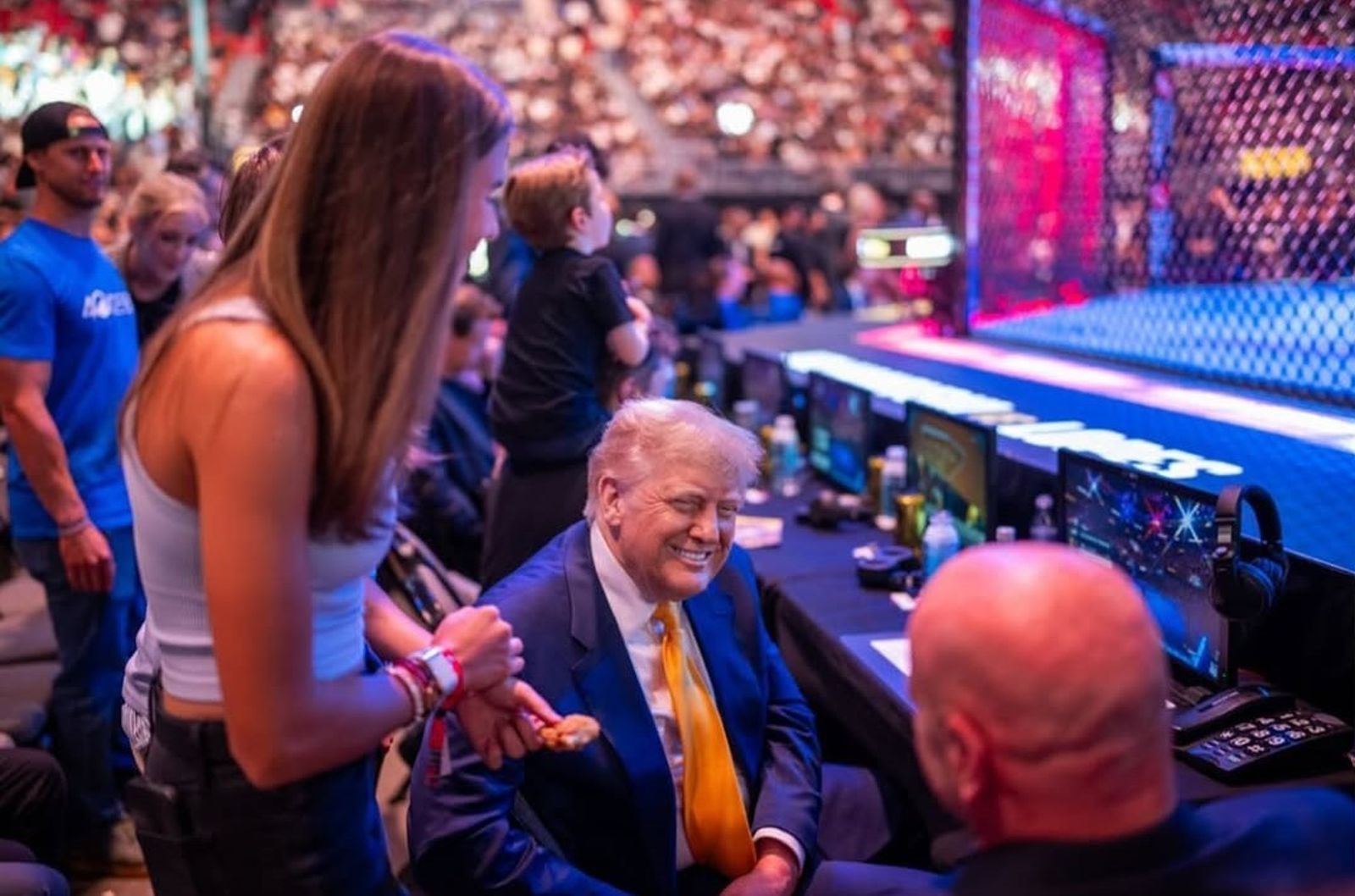 川普邊打貿易戰、邊看格鬥夜歡　17歲孫女作陪星味爆棚