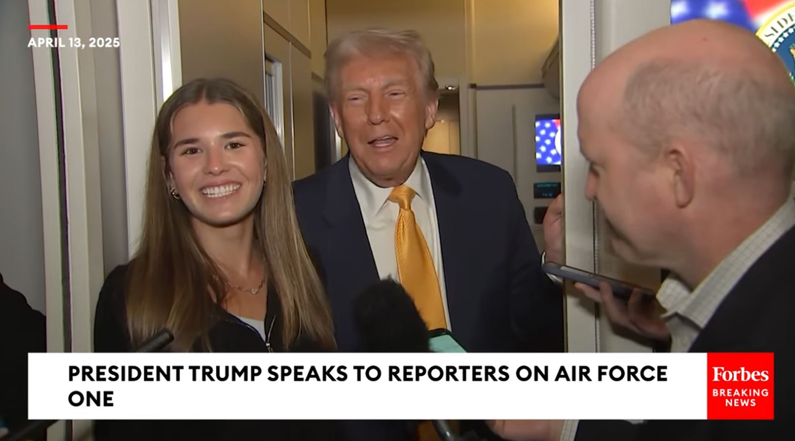 川普邊打貿易戰、邊看格鬥夜歡　17歲孫女作陪星味爆棚