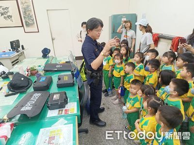 屏東以栗國小學童參訪東港分局 體驗波麗士日常