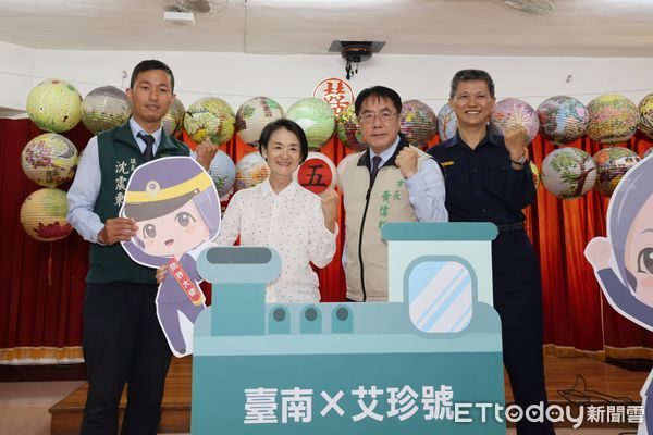 ▲「打詐台南隊」15日在中西區五條港里社區所舉辦治安會議，市長黃偉哲親自出席宣導，擔任台南市反詐大使的資深藝人譚艾珍女士，也到現場與里民面對面交流，分享實用的識詐與防詐技巧。（圖／記者林東良翻攝，下同）