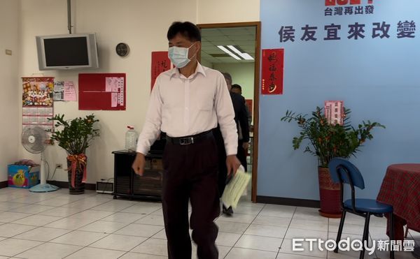 ▲▼     新北國民黨部謝姓主任        。（圖／記者陳以昇攝）