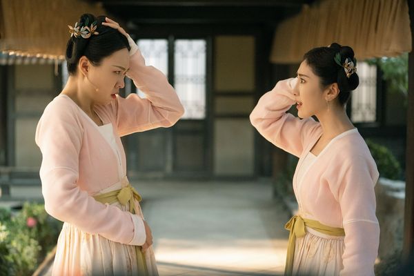▲《墨雨雲間》張小婉(左)、管樂飾演的丫鬟相當吸睛。（圖／中視提供）