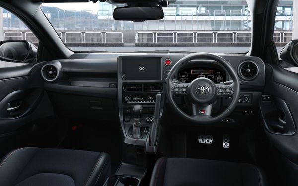 原本為RC選配的Toyota Safety Sense安全系統，如今與RZ高階車型看齊，全車型一律標配。