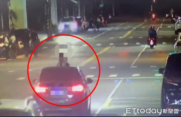 ▲▼高雄猴深夜「獨坐汽車引擎蓋」上路趴走　衝擊畫面曝光。（圖／記者賴文萱翻攝）