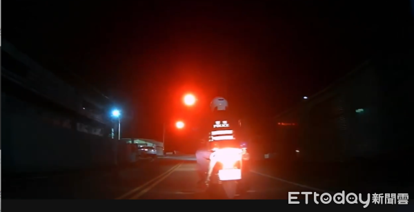 ▲枋寮警分局追緝枋寮鄉三民路闖紅燈自小客車             。（圖／記者陳崑福翻攝）