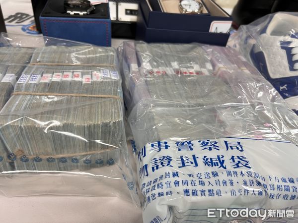 ▲警方破獲明仁會詐團，查扣藍寶堅尼、保時捷跑車、泡泡馬特公仔等大批奢侈品。（圖／記者張君豪翻攝）