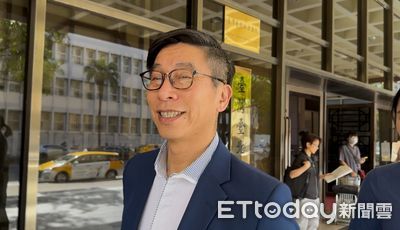 油壓剪破壞立院護欄 立委鍾佳濱「他字案被告」身分北檢應訊