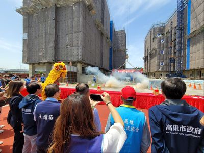 在捷運站旁...高雄大寮社宅蓋10F　正式上樑！384戶預計2026年完工